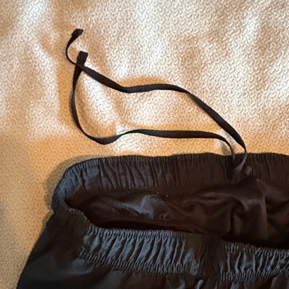 Nike Women's Black Dri-Fit Athletic Shorts - Size XS - Picture 2 of 3